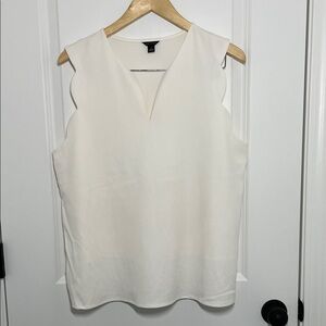 Ann Taylor Women’s Scalloped Sleeveless Blouse Off-White XL